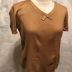 Short sleeve, v-neck sweater